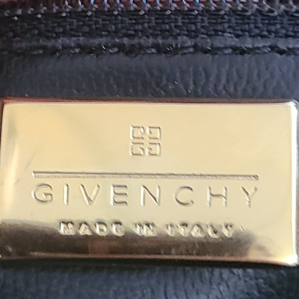 New $990 GIVENCHY ItalyLeather Shoulderbag Crossbody Purse Bag Never Carried - Picture 3 of 11